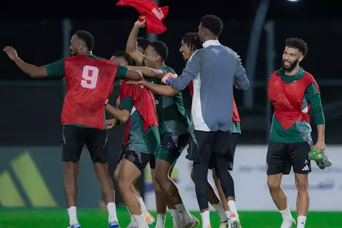 منتخب السعودية يتلقى مفاجأة مزدوجة قبل مواجهة الجزائر